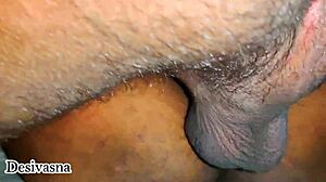 Bhabhi indiana de grande buceta é fodida por um grande pau preto