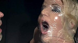 BDSM kötözés és szopás HD videóban nagy mellekkel