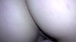 Video POV di una ragazza con la figa stretta che viene stirata da un grosso cazzo