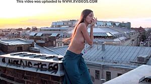 Sensualul rus Sofy B își arată corpul frumos în public