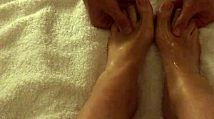 Picioare ridate și fetiș pentru picioare: Un tratament de masaj pentru îndrăgostiți