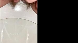Mokrá pička v sprche