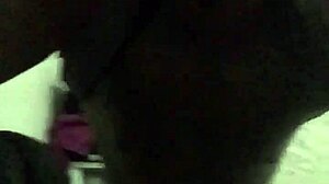 Garota adolescente em Miami recebe um pau grande e bebe porra